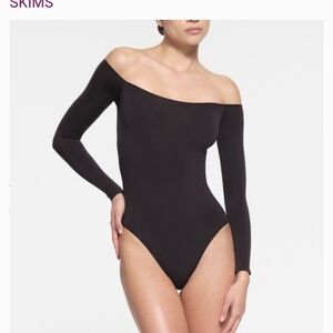 SKIMS Off-the-Shoulder Long Sleeve Bodysuit - Black